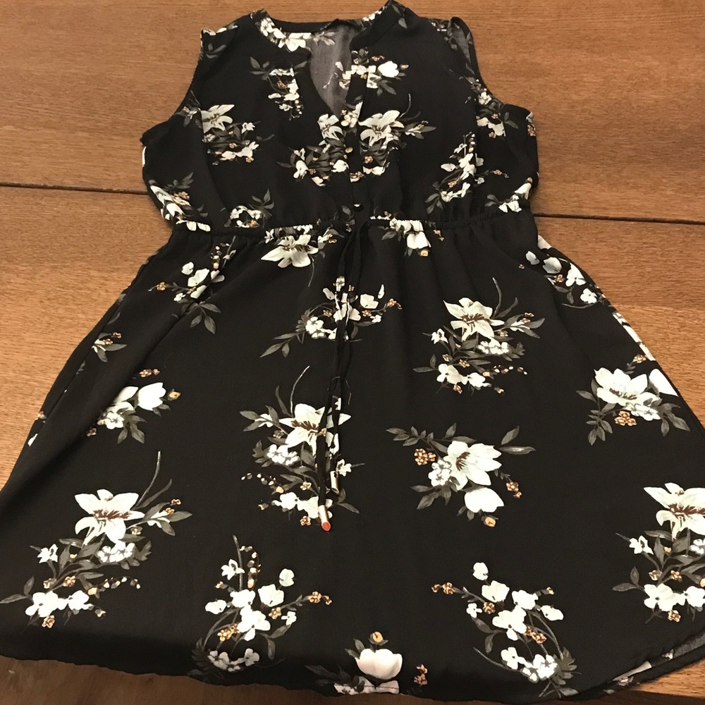Dynamite Black Floral Sleeveless Drawstring Dress